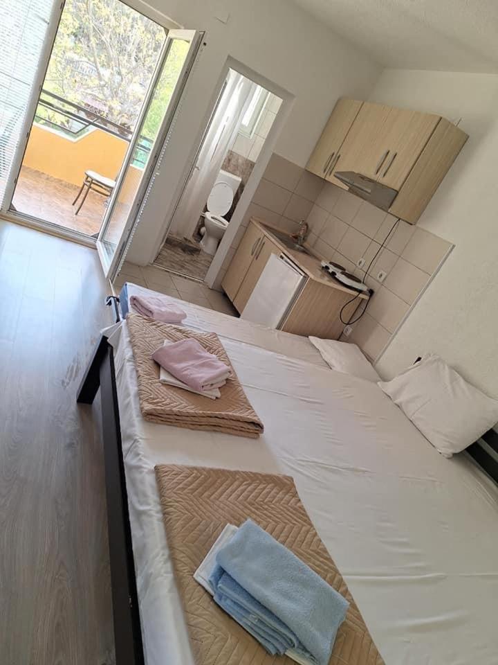 Apartments Ana Dojran Екстер'єр фото